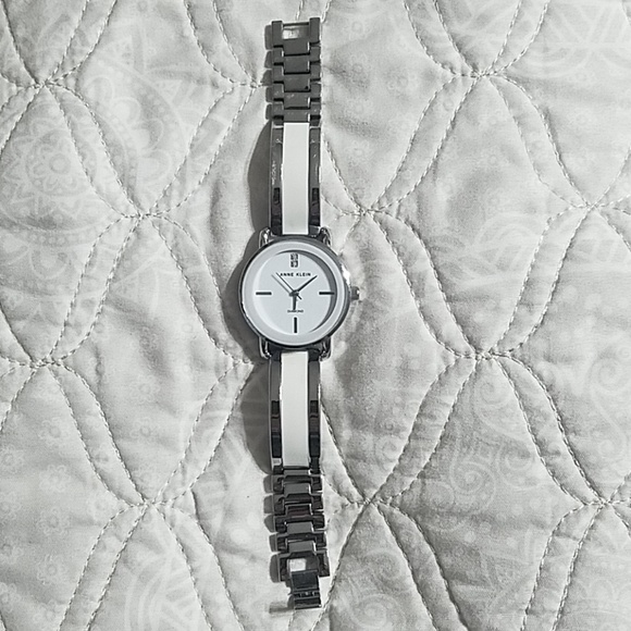 Watch - Picture 3 of 3